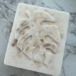 MAGNOLIA & TONKA GOATS MILK SOAP with Oats & Natural Loofah for exfoliating!